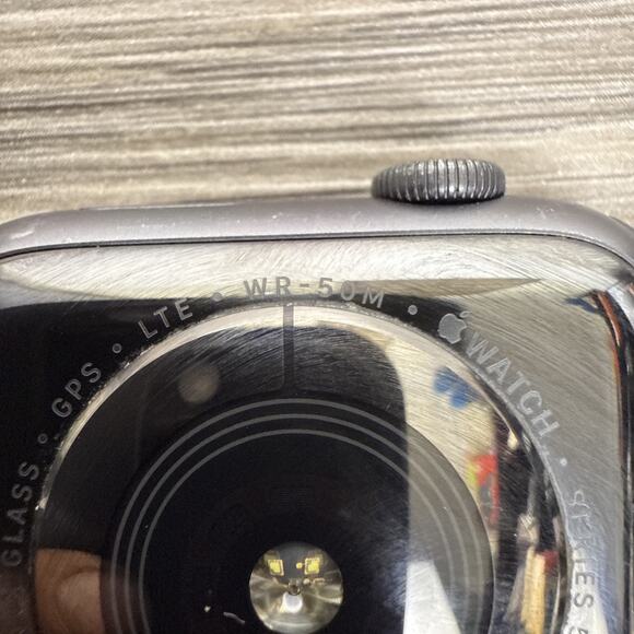 Apple Watch Series 5 44mm GPS LTE WR-50M Grey Stainless Steel Body W/ Band - Picture 9 of 9